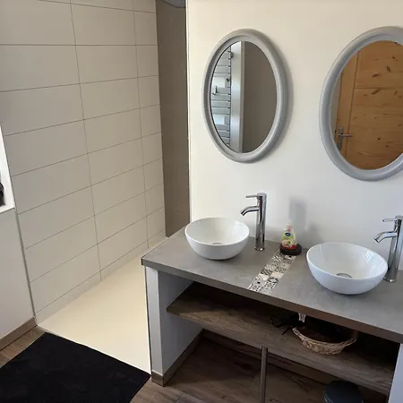Prázdninový dům Maison De Charme Avec Piscine Magnifique *