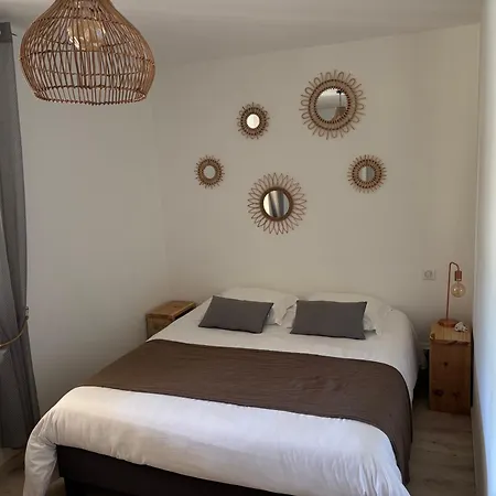 Prázdninový dům Maison De Charme Avec Piscine Magnifique *